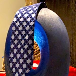 2 men’s ties Van Heusen and Pierre Cardin